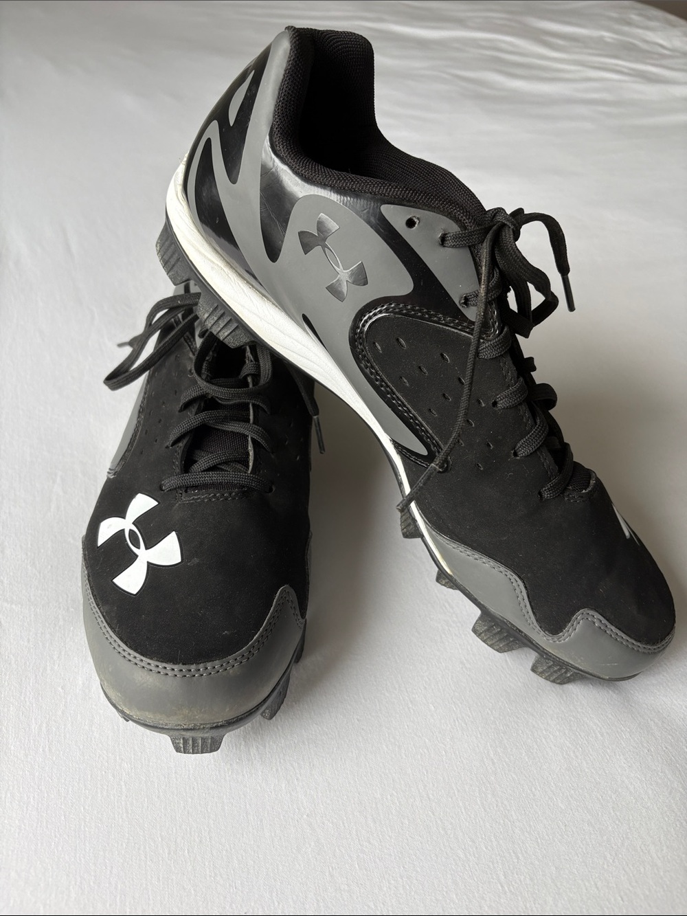 Under Armour Men’s Black and Gray Athletic Cleats